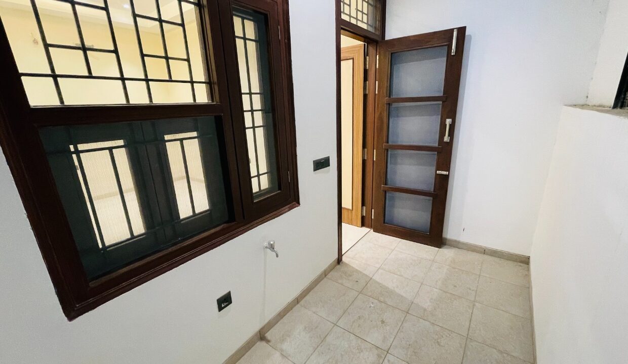 4BHK duplex@ Jagdamba nagar (11)