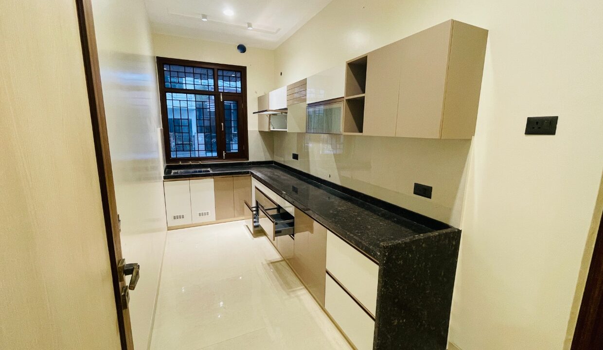 4BHK duplex@ Jagdamba nagar (12)