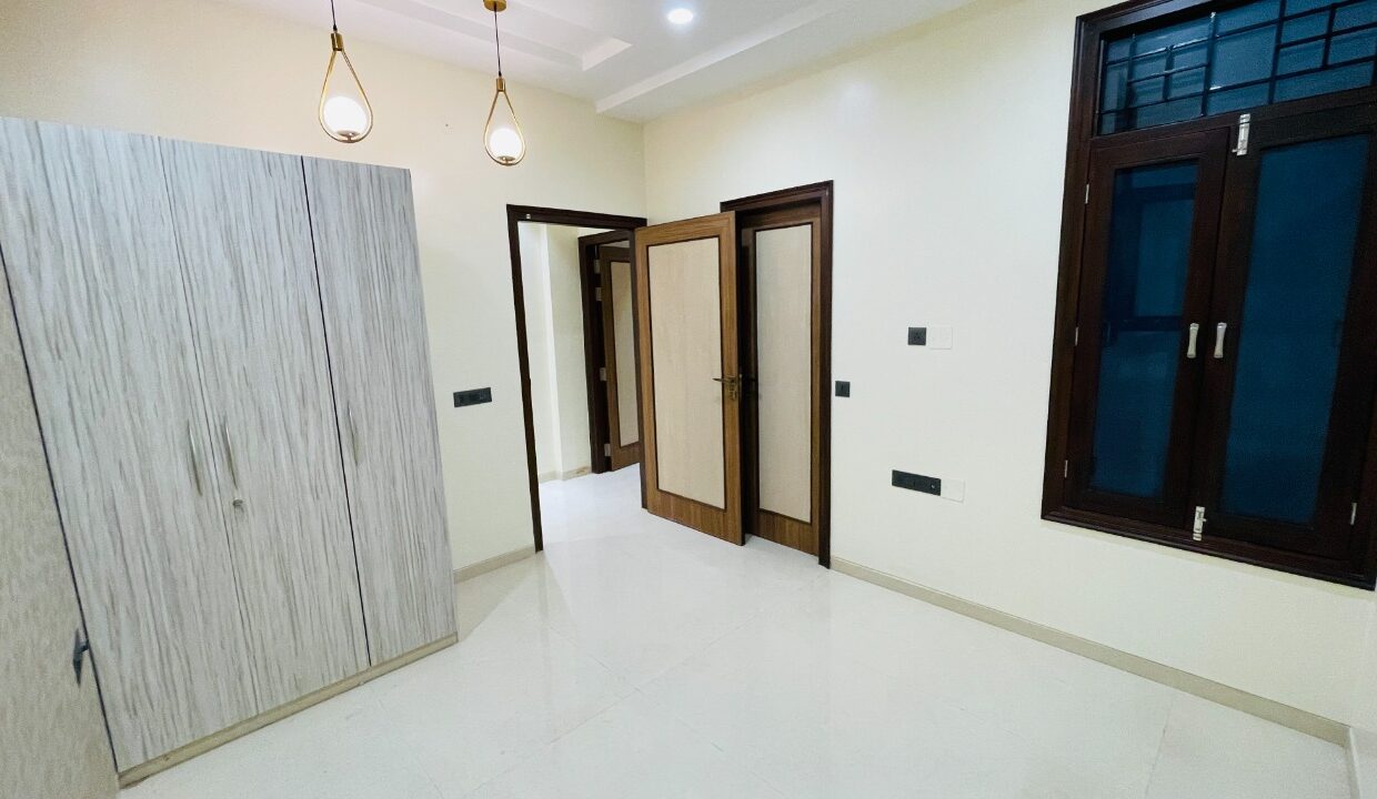 4BHK duplex@ Jagdamba nagar (17)