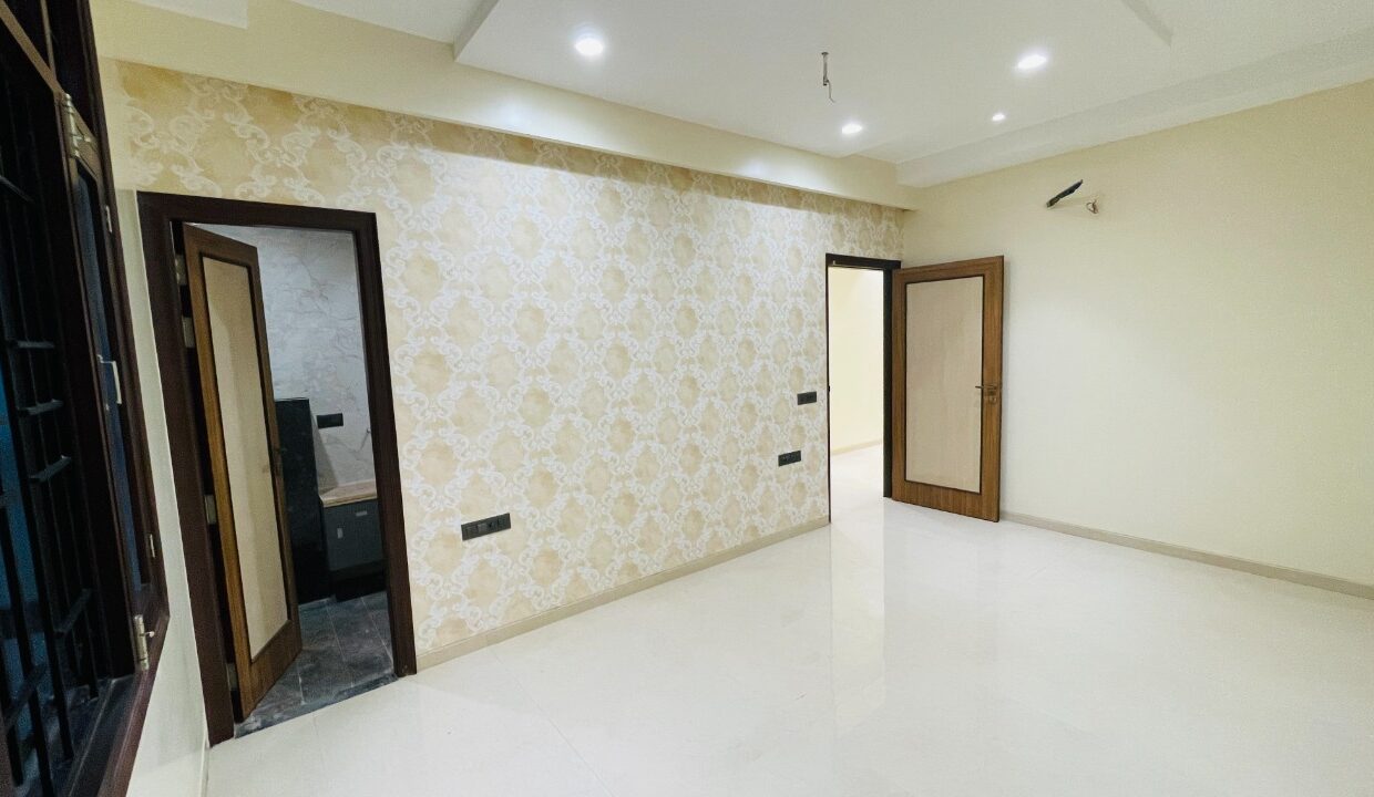 4BHK duplex@ Jagdamba nagar (19)