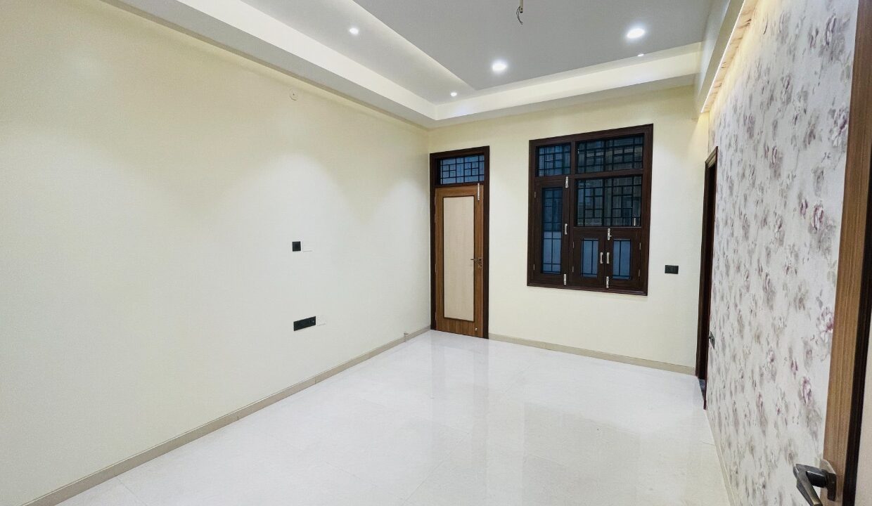 4BHK duplex@ Jagdamba nagar (4)