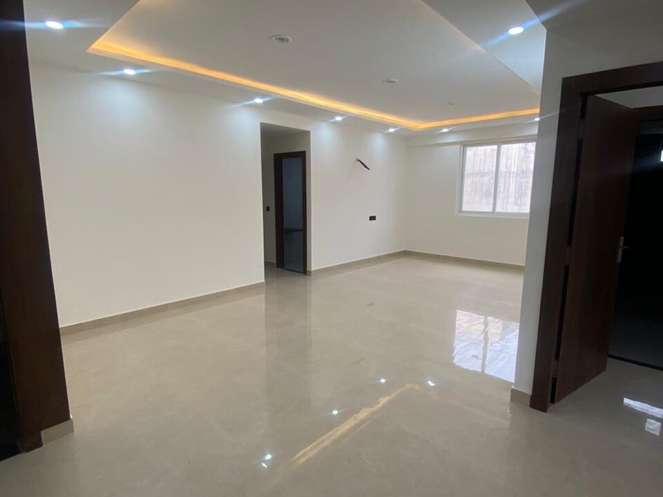 4 bhk flat 2000 Sqft (16)