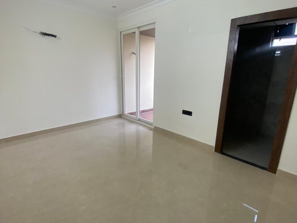 4 bhk flat 2000 Sqft (2)