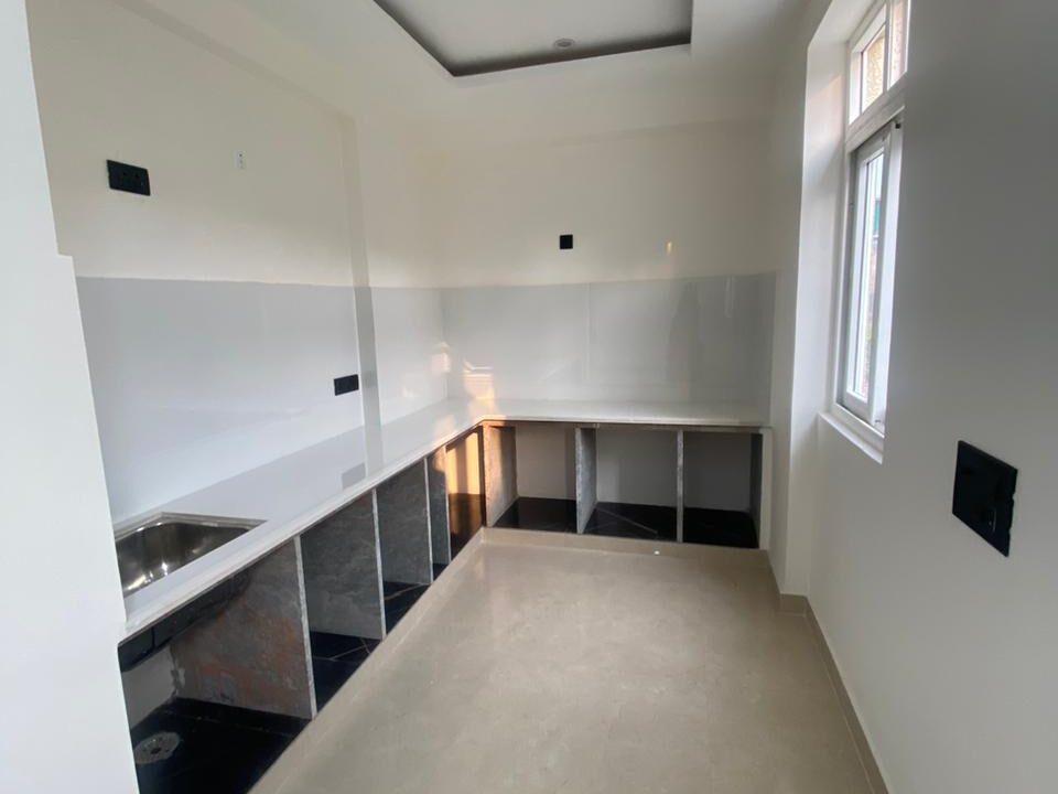 4 bhk flat 2000 Sqft (6)