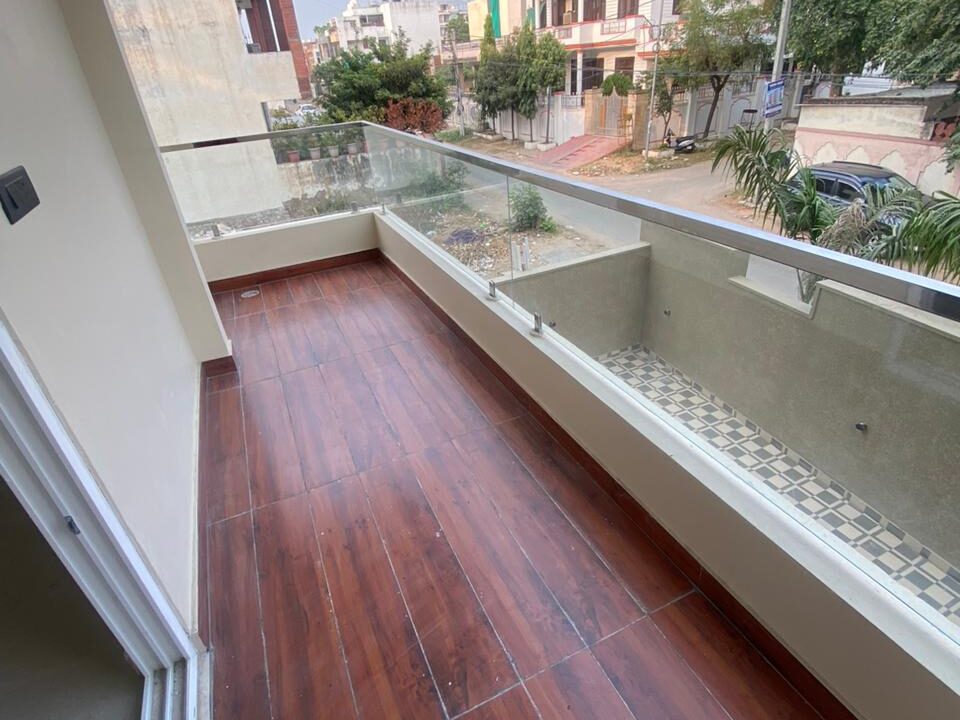 4 bhk flat 2000 Sqft (8)